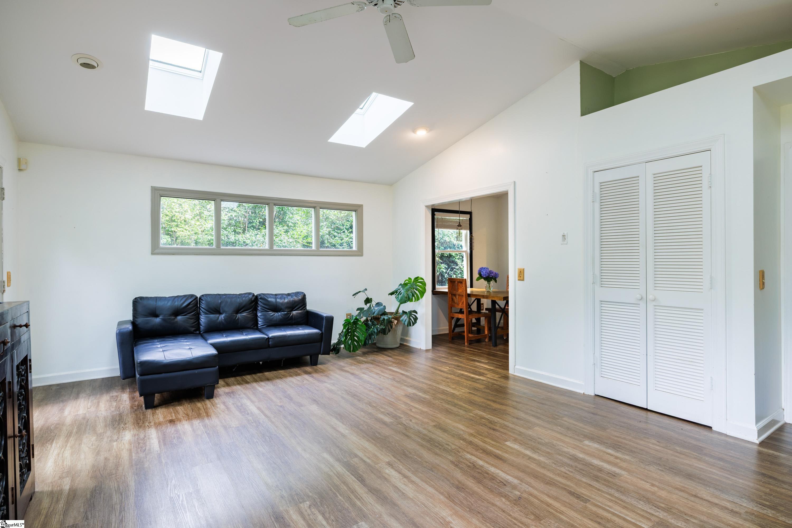 property viewer photo 11