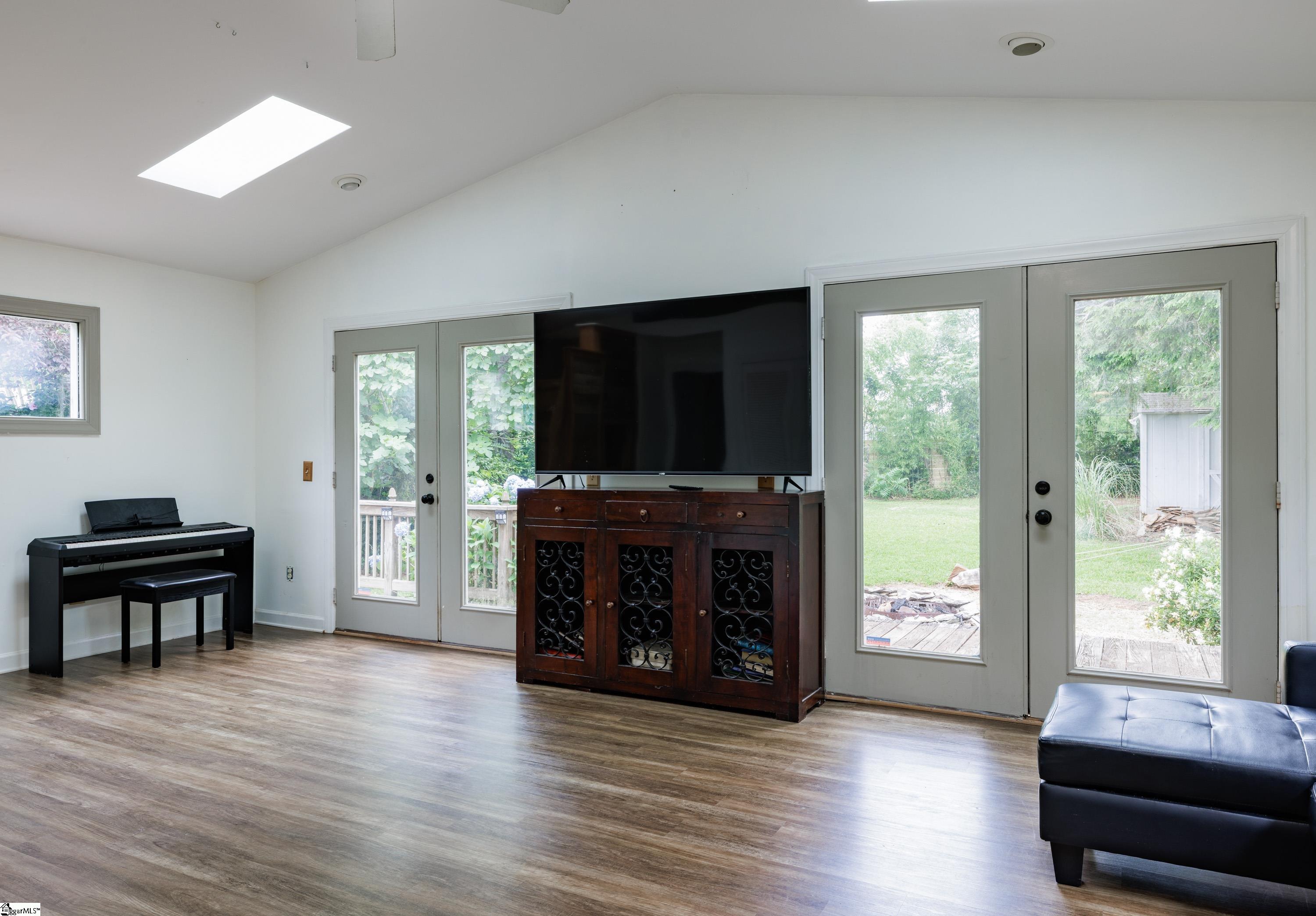 property viewer photo 12