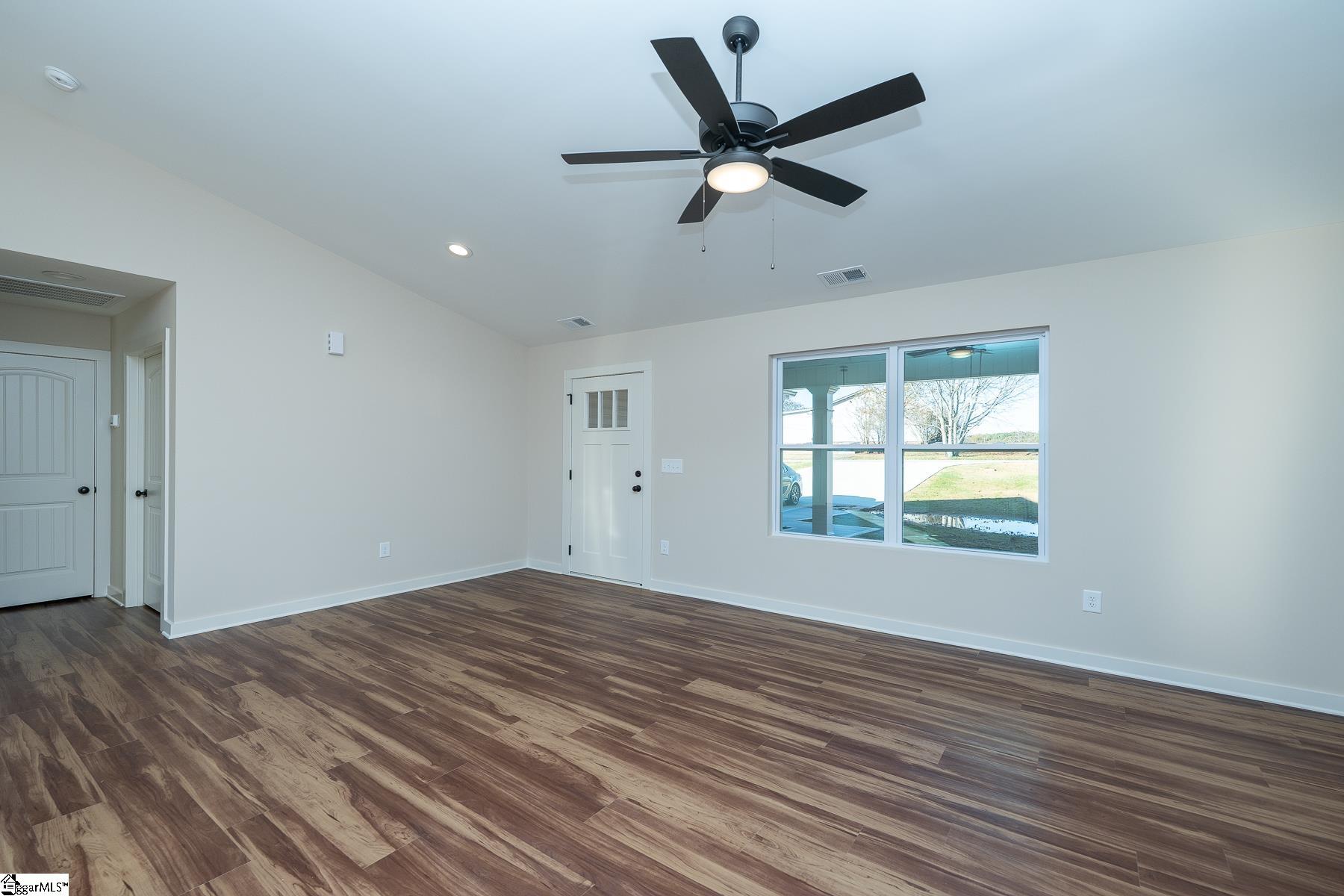 property viewer photo 4