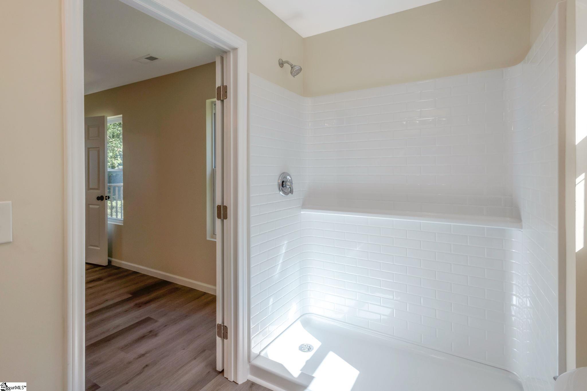 property viewer photo 3