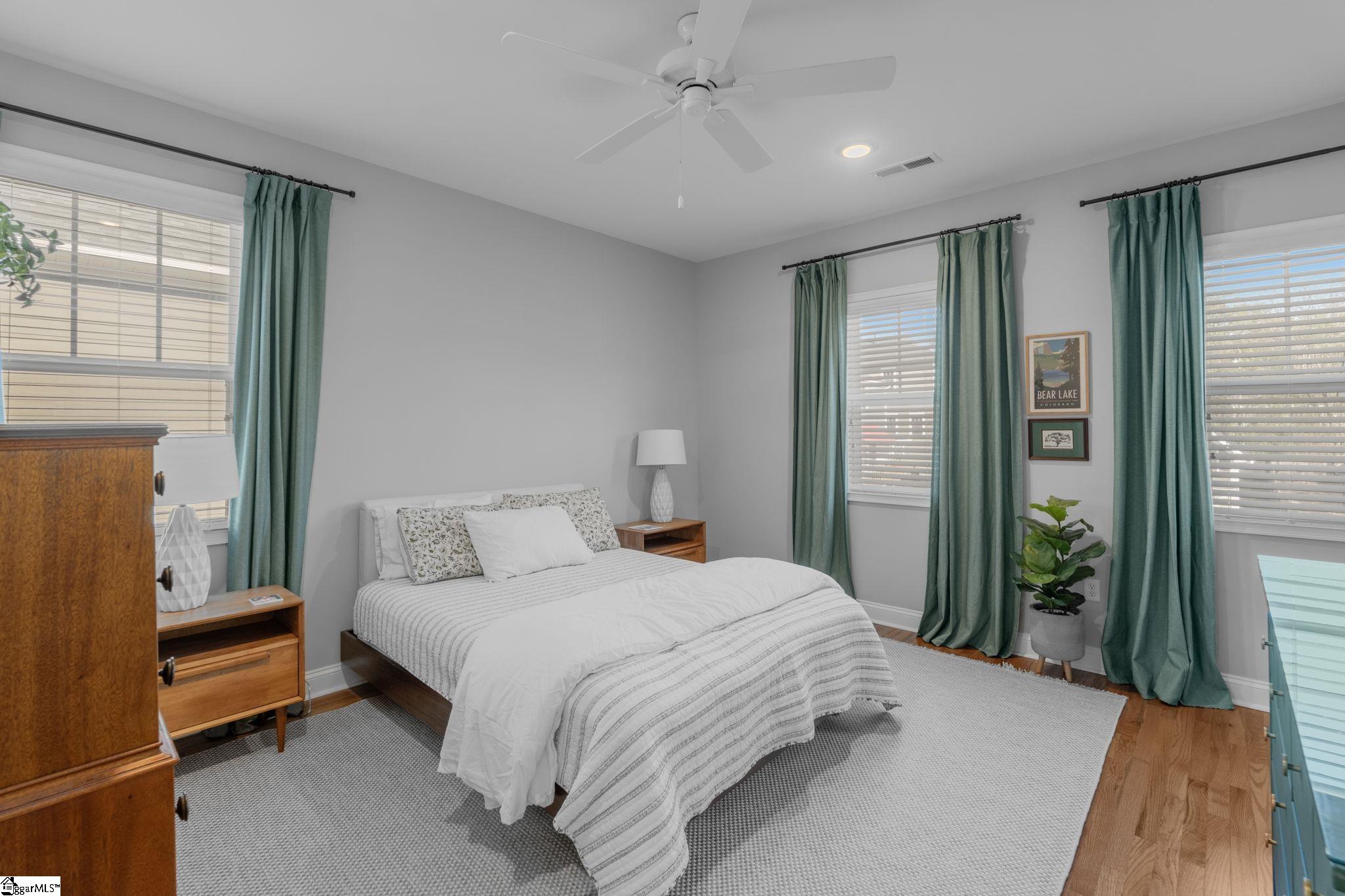 property viewer photo 18