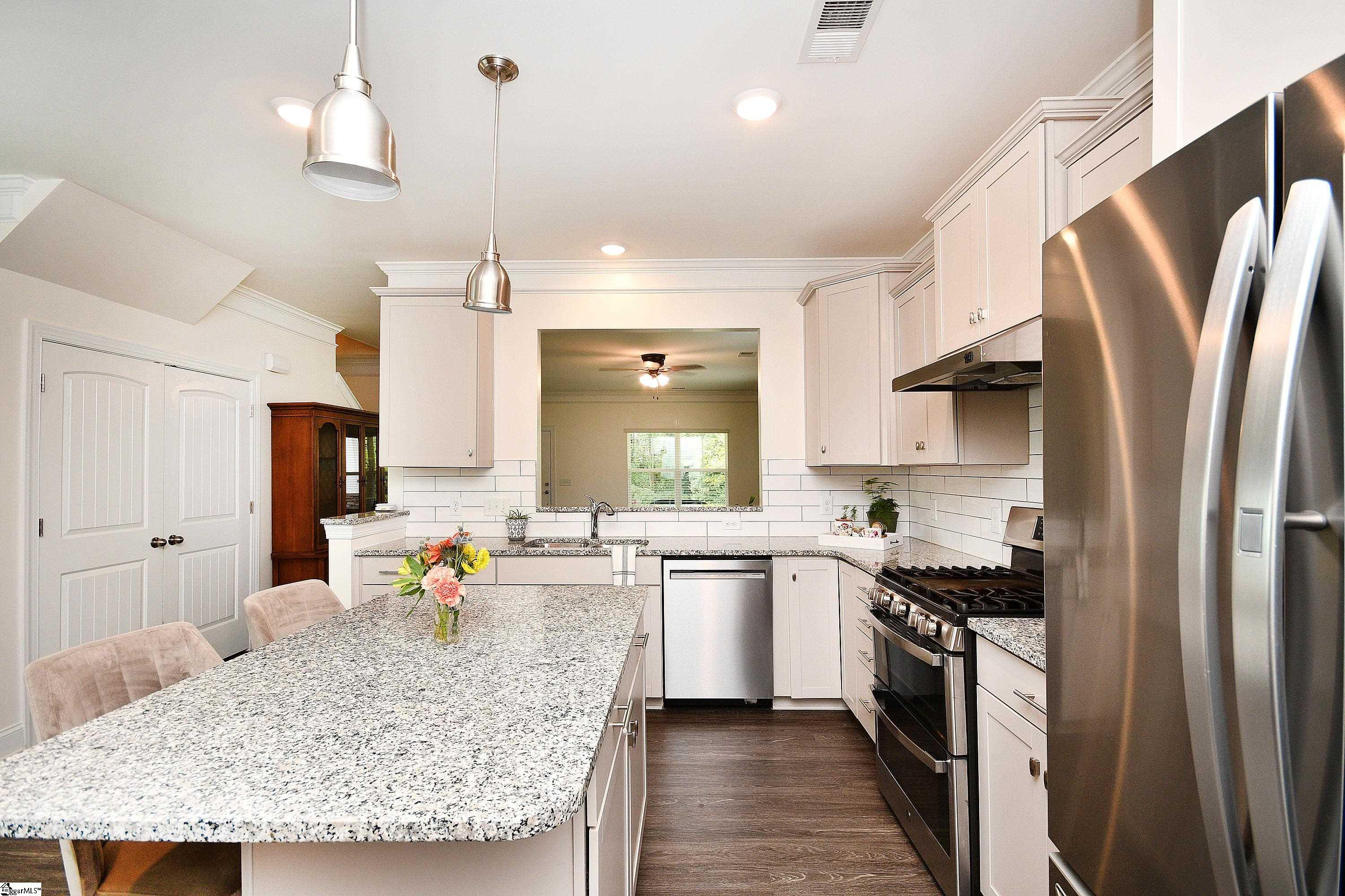 property viewer photo 3