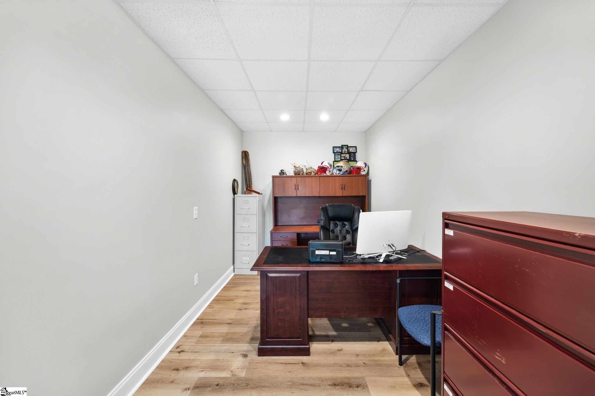 main property photo 28