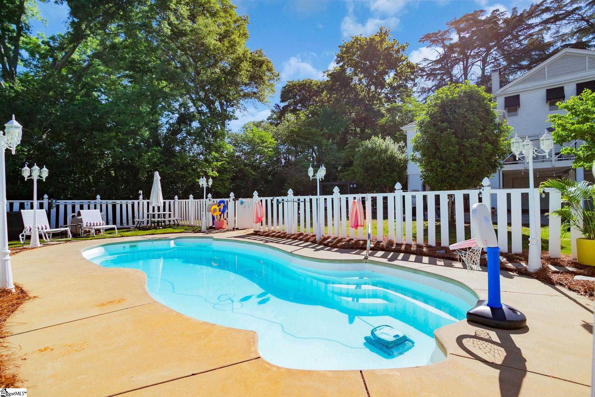 main property photo 40