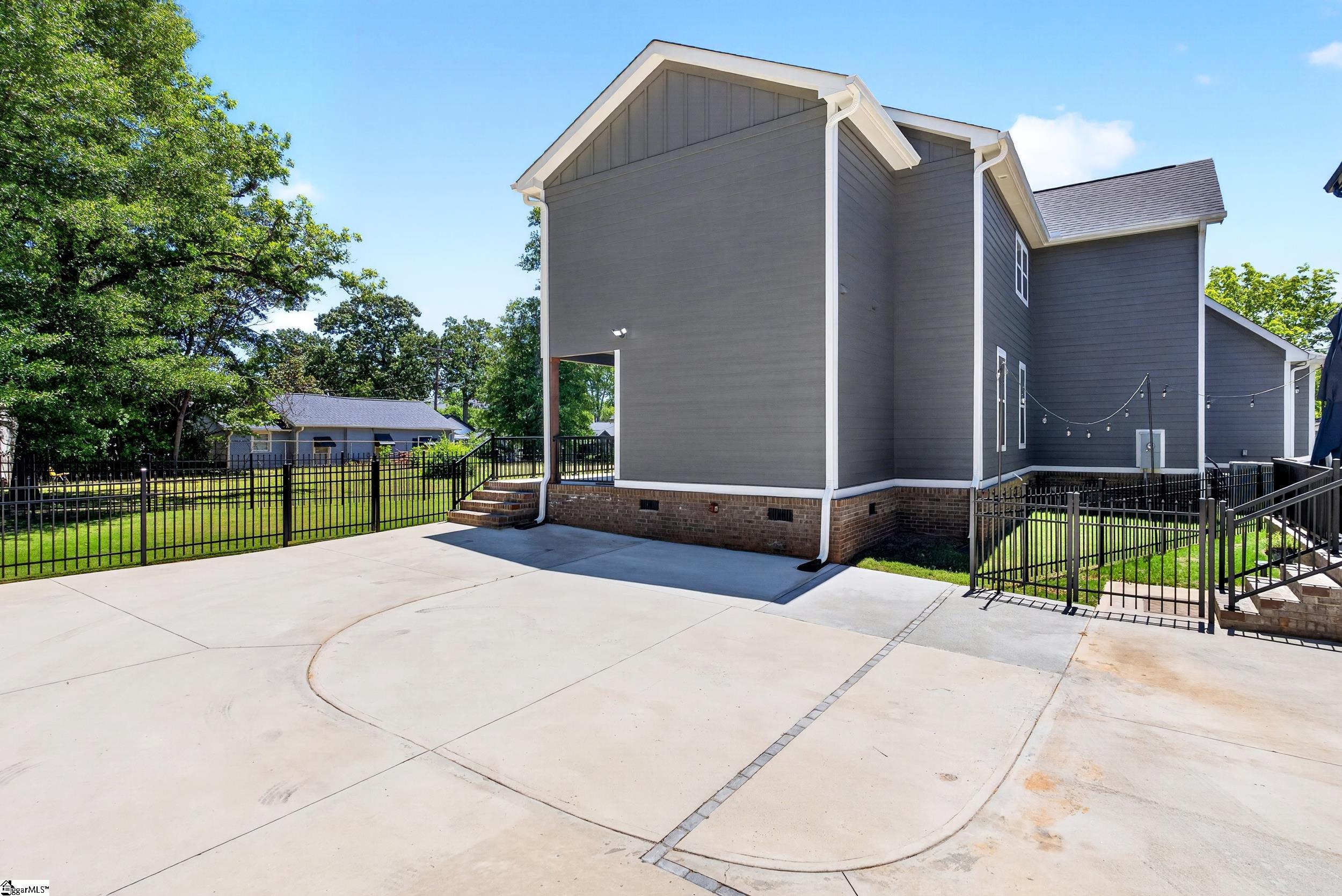 main property photo 39