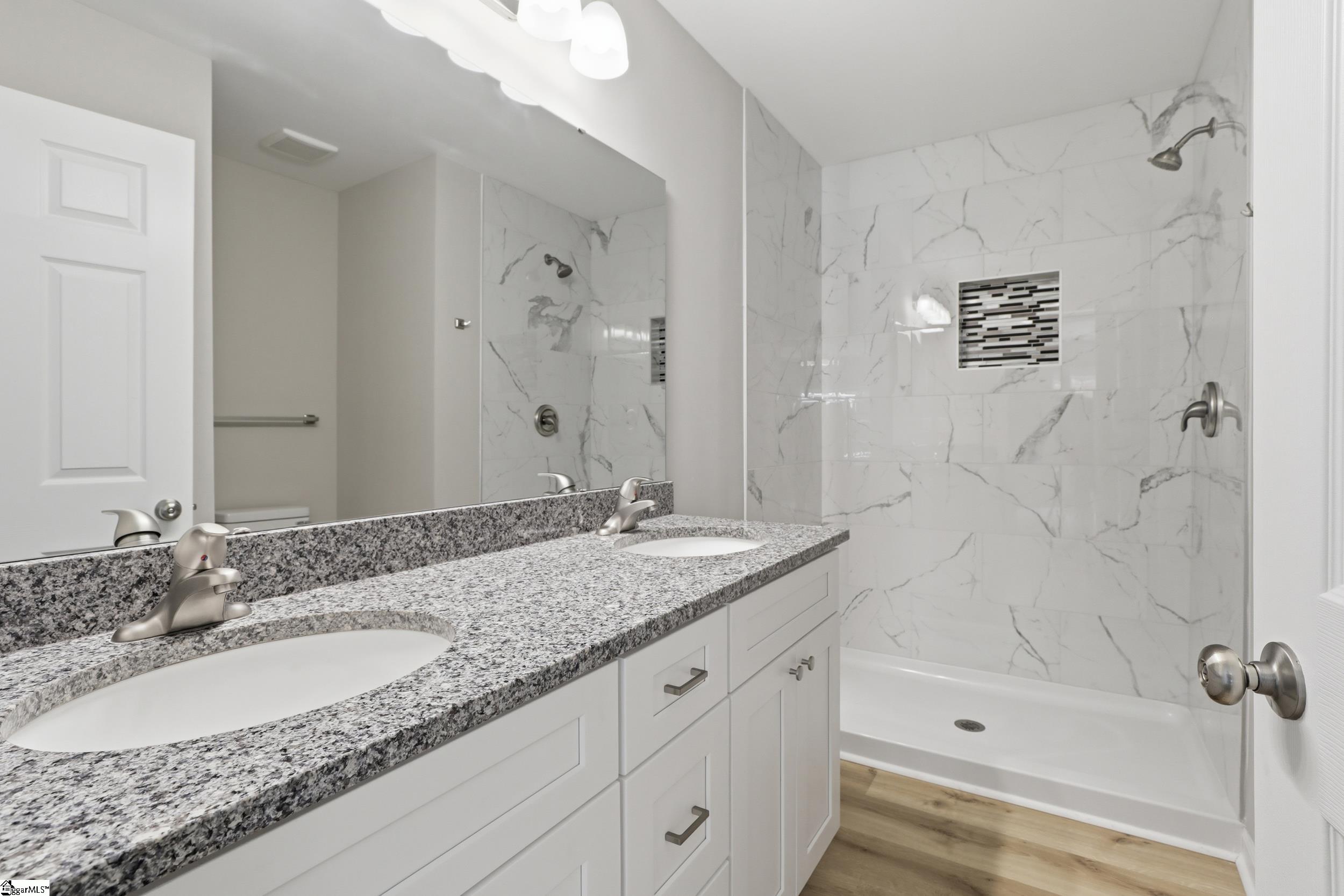 property viewer photo 16