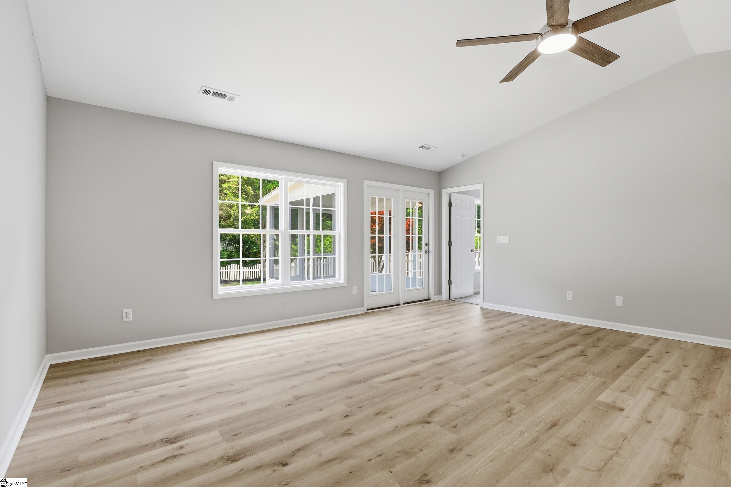 property viewer photo 5