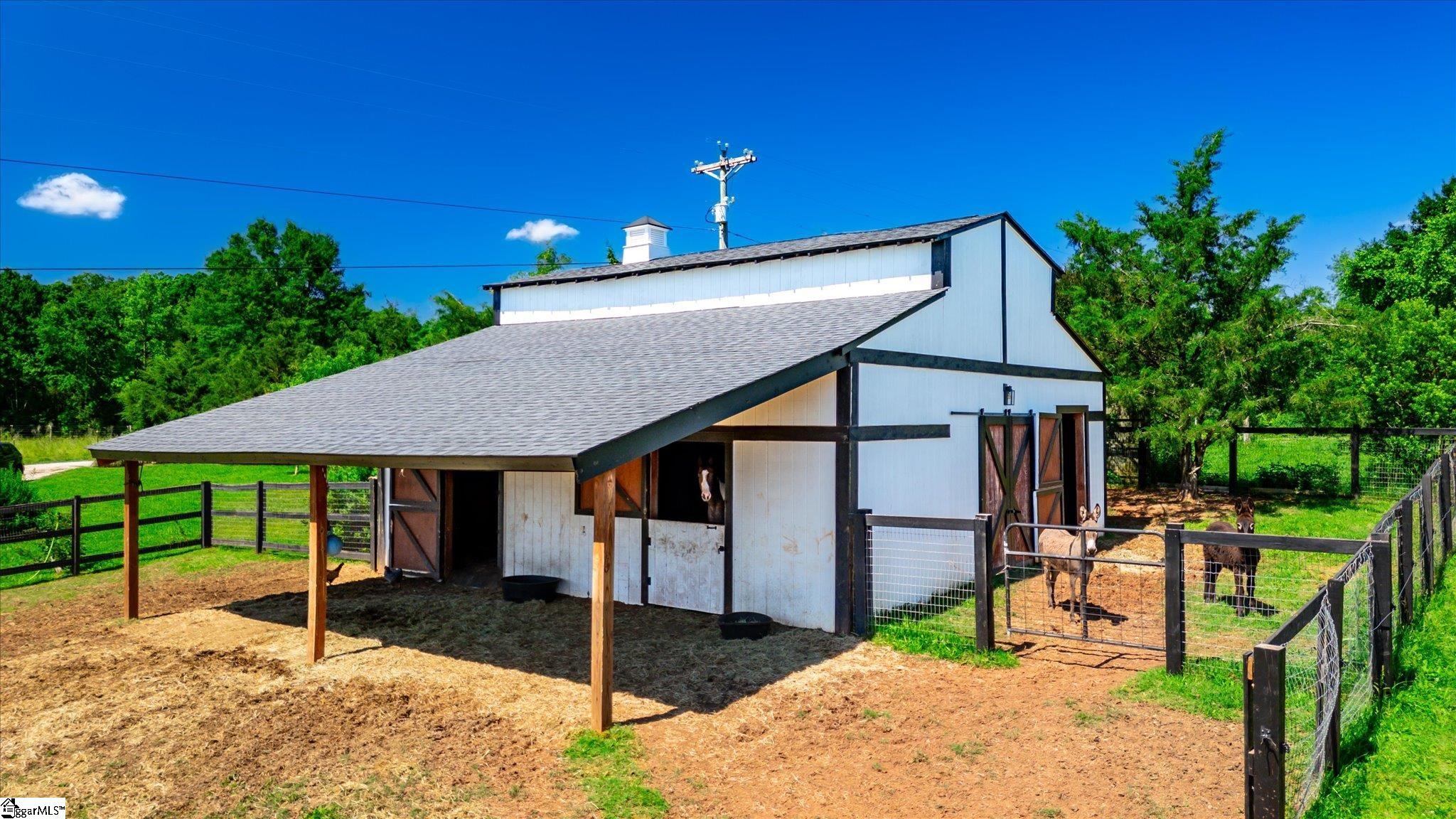 main property photo 40