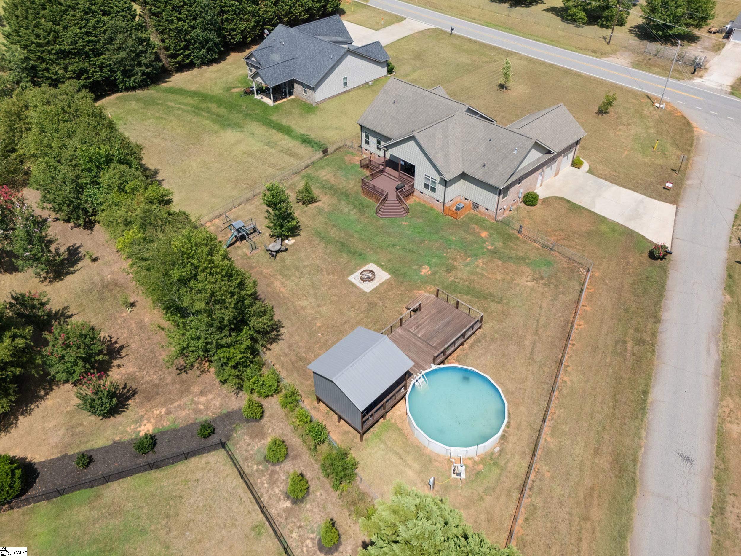 main property photo 40