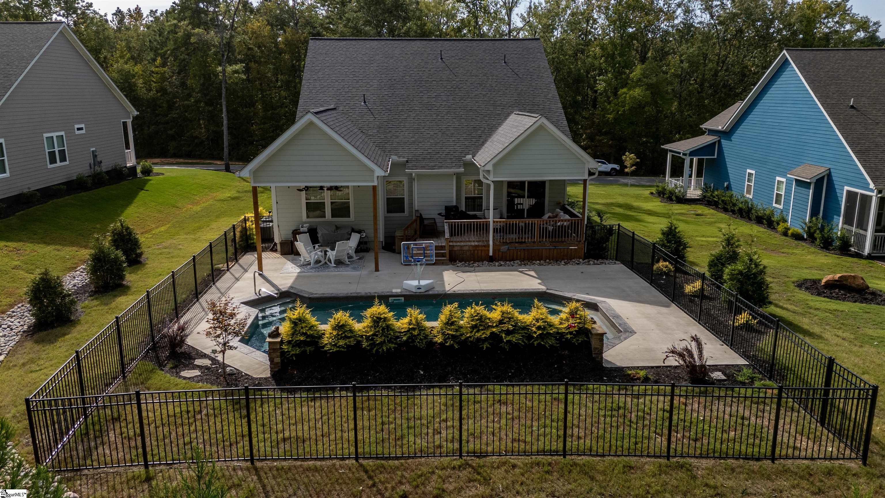 main property photo 40
