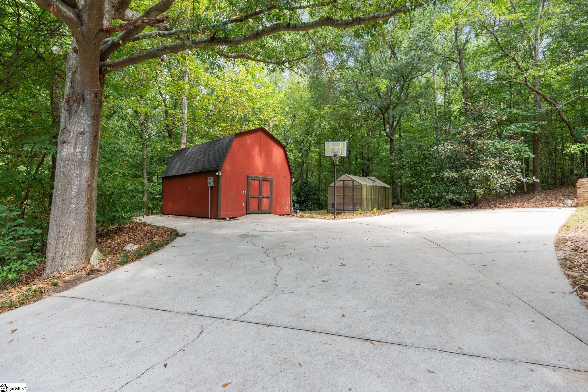 main property photo 40