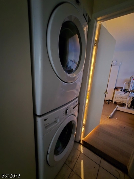 property viewer photo 3