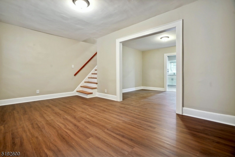property viewer photo 4