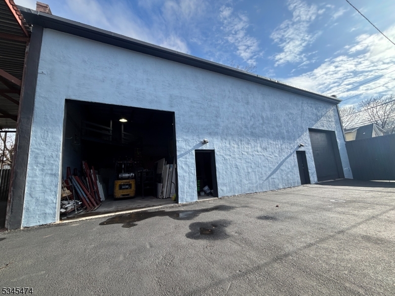 main property photo 9