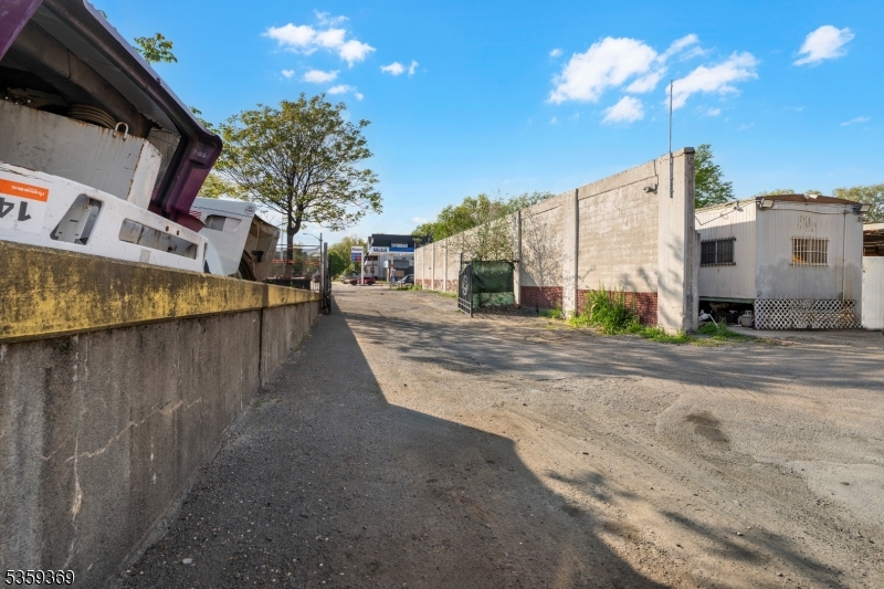 main property photo 10