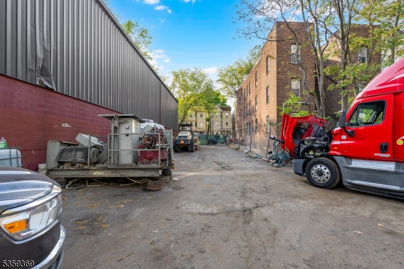 main property photo 11
