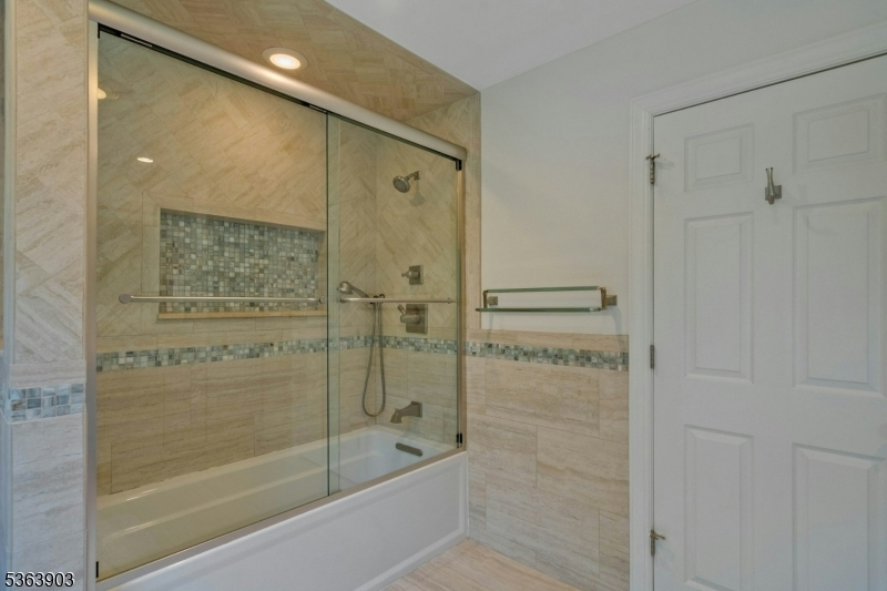 property viewer photo 20