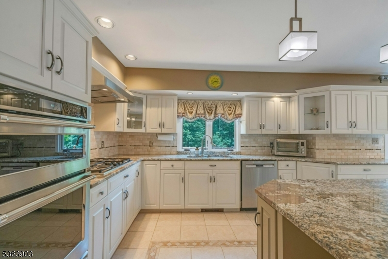 property viewer photo 6