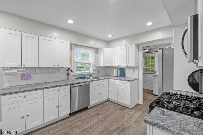 property viewer photo 7