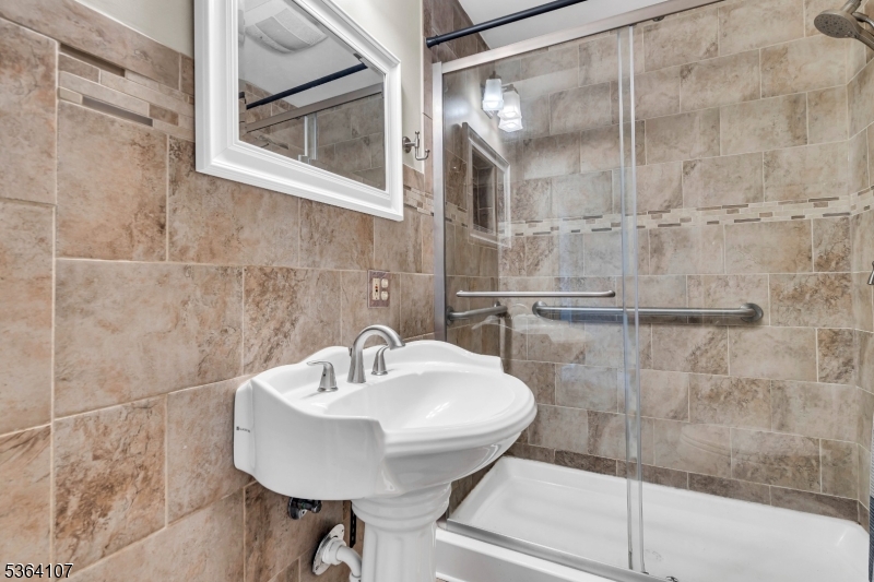 property viewer photo 20