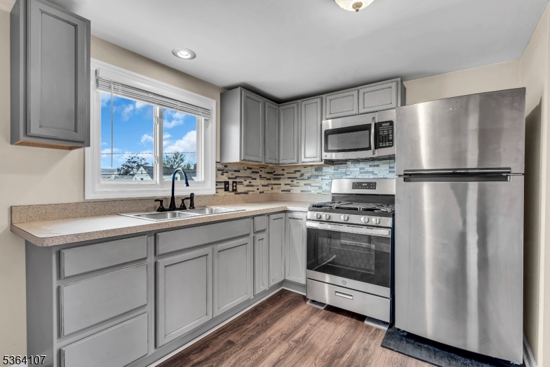 property viewer photo 26