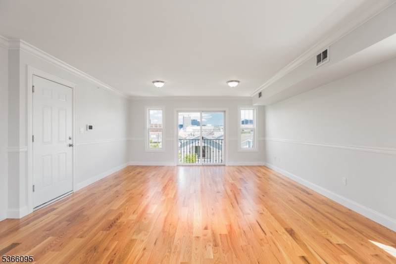 property viewer photo 1