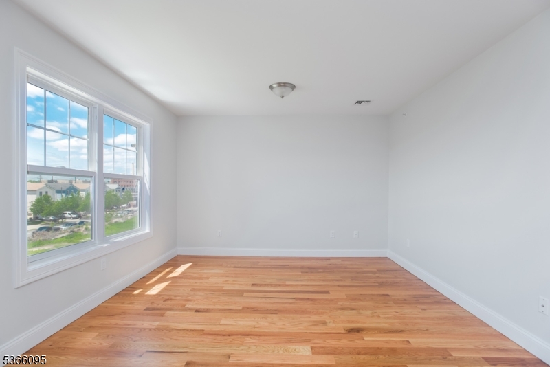 property viewer photo 10