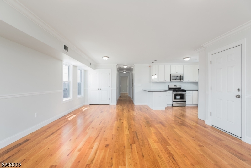 property viewer photo 2