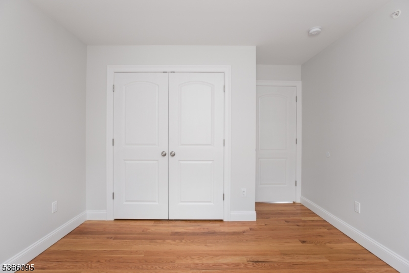 property viewer photo 3