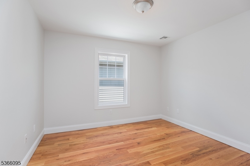 property viewer photo 4