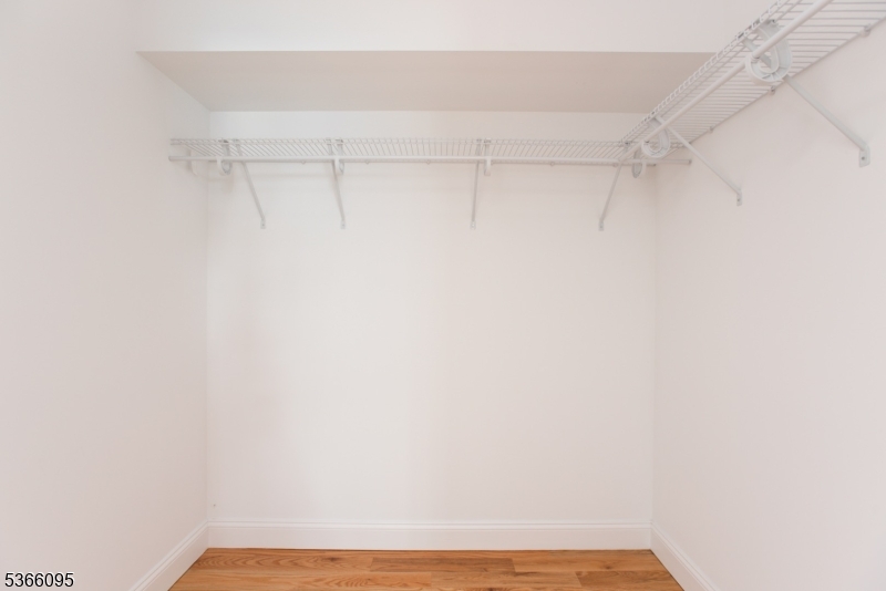 property viewer photo 8
