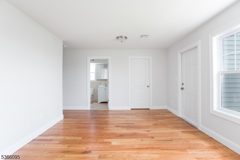 property viewer photo 9