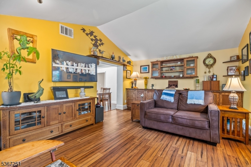 property viewer photo 10