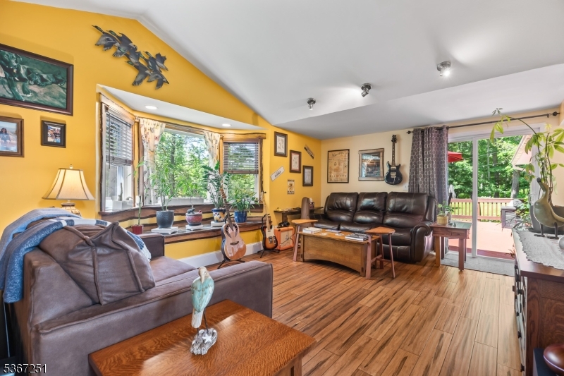 property viewer photo 13