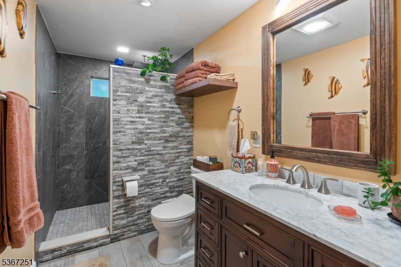 property viewer photo 16