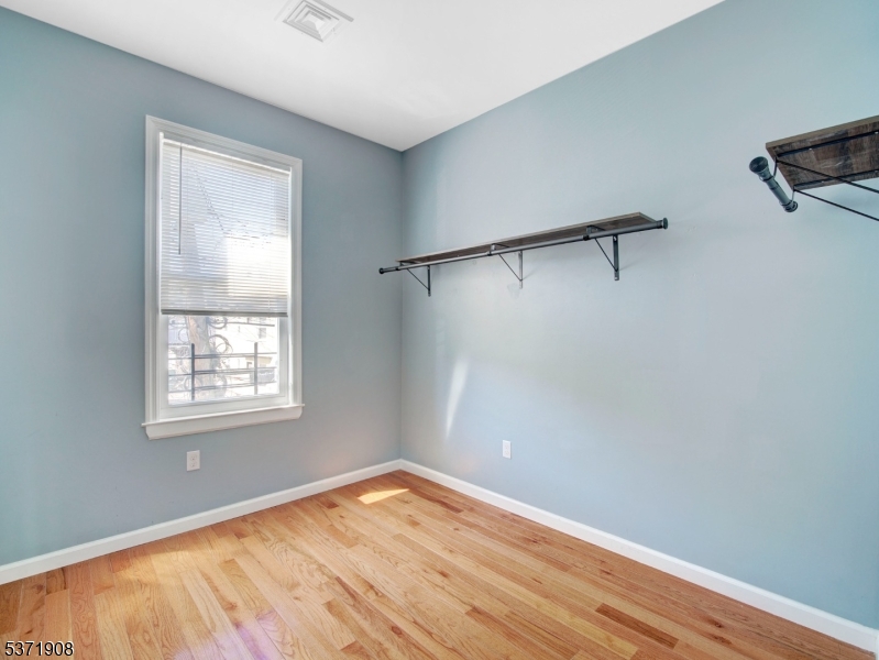 property viewer photo 5