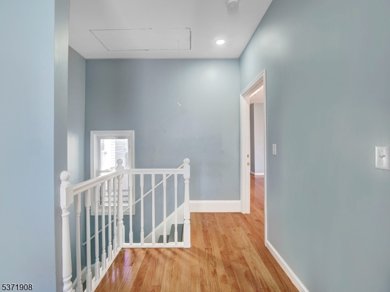 property viewer photo 6