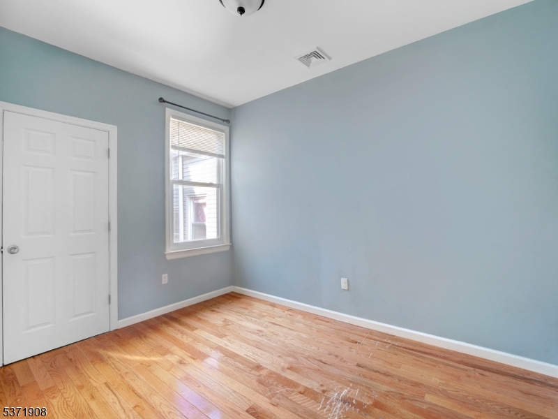 property viewer photo 8