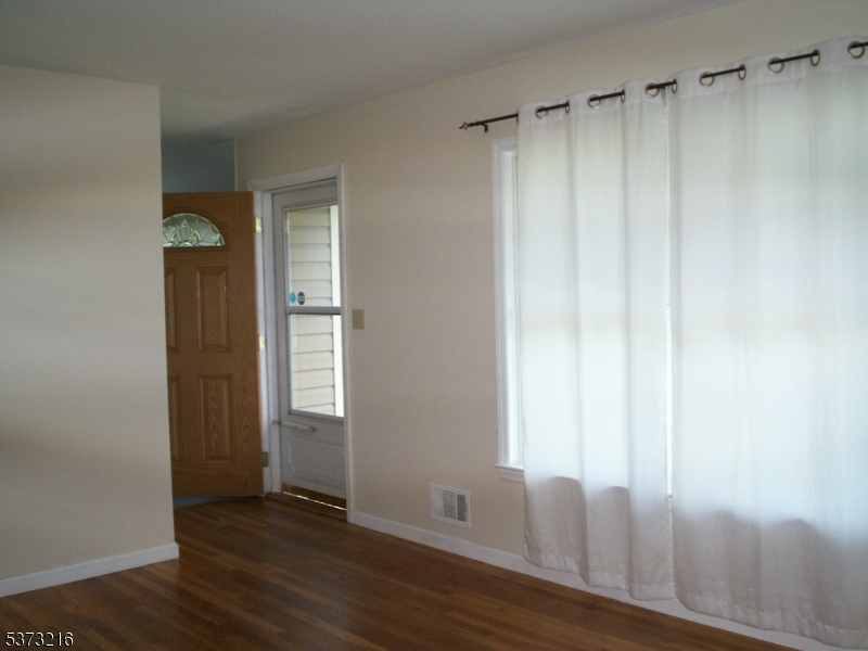 property viewer photo 6