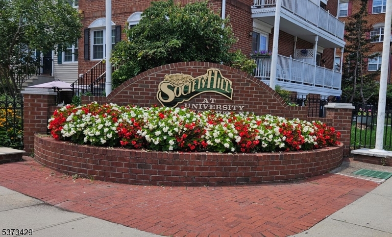 property viewer photo 18