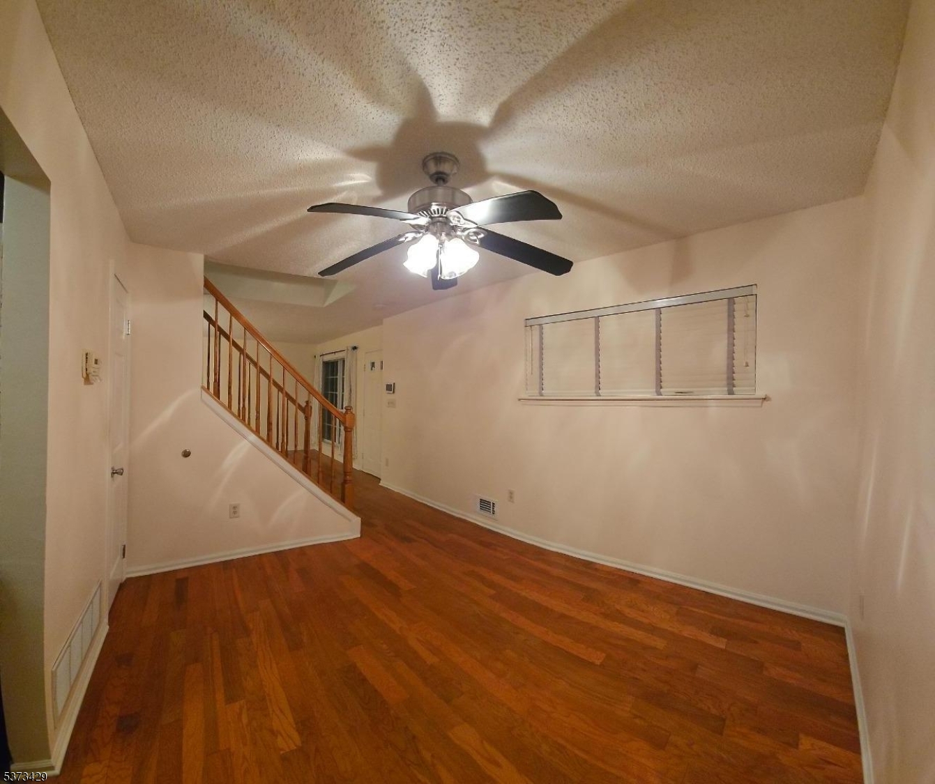 property viewer photo 4
