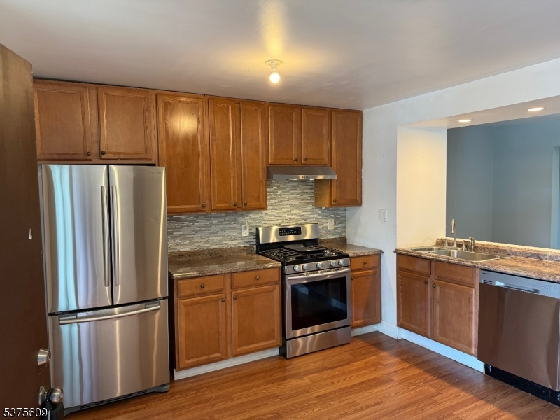 property viewer photo 2