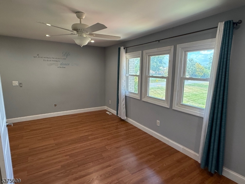 property viewer photo 7