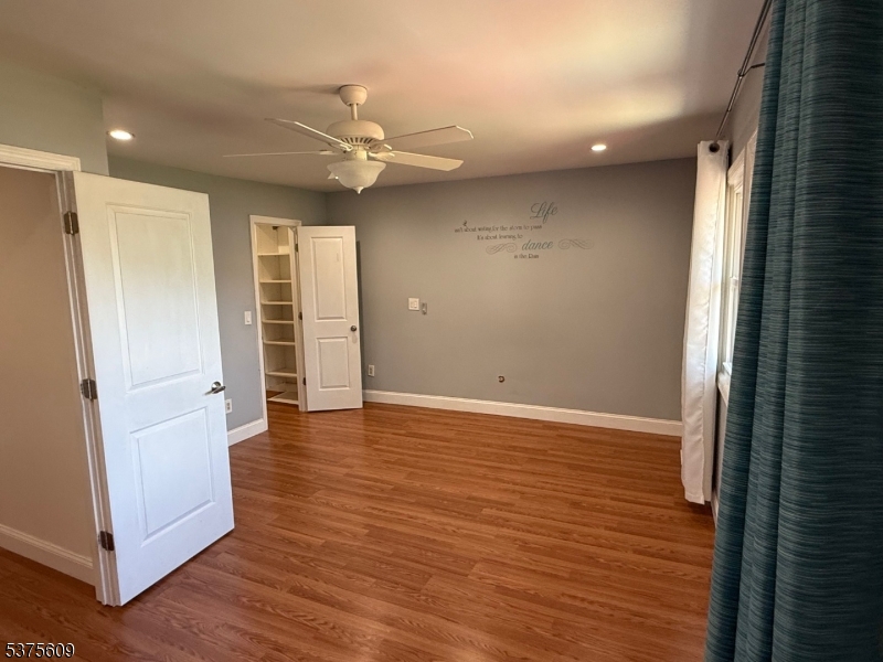 property viewer photo 8