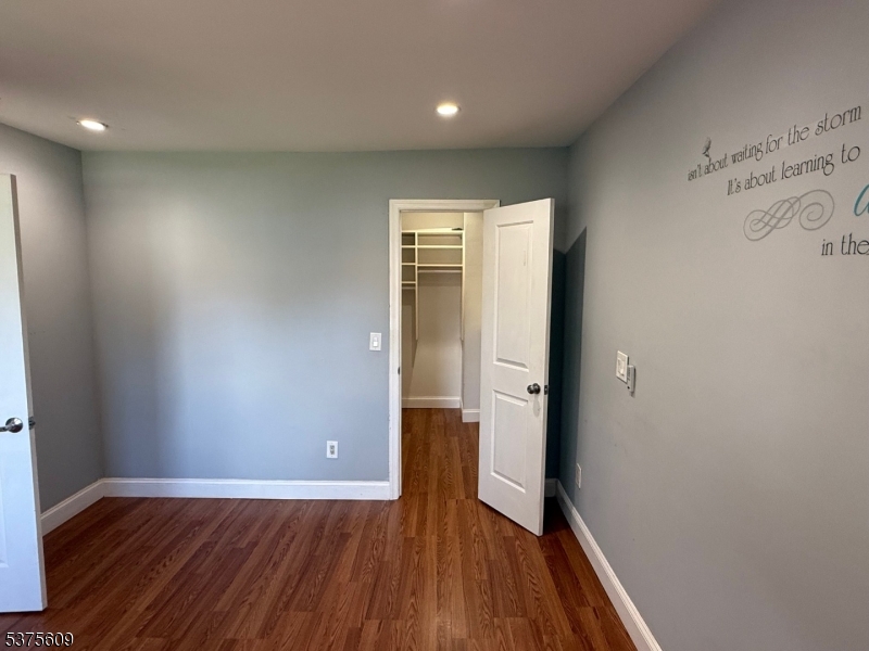 property viewer photo 9
