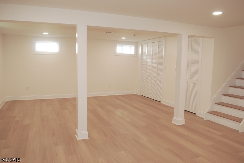 property viewer photo 16