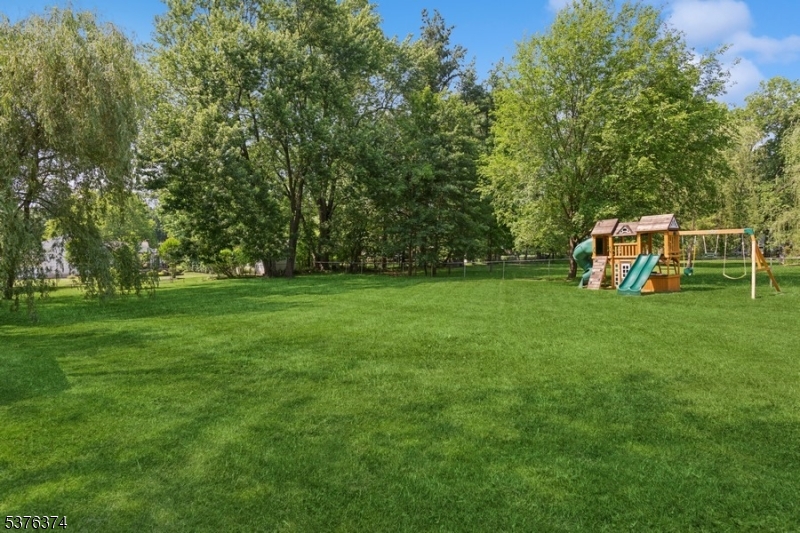 property viewer photo 35
