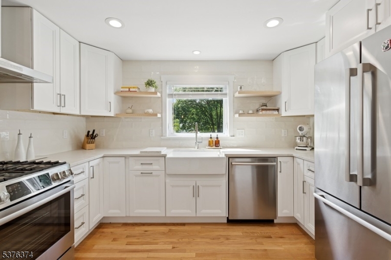 property viewer photo 4