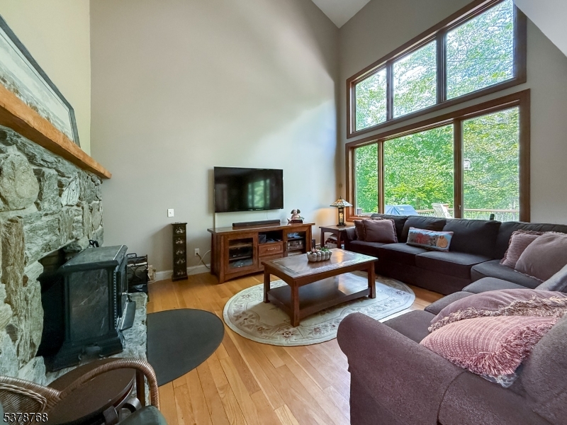 property viewer photo 10