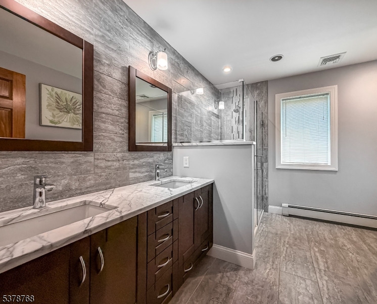 property viewer photo 30